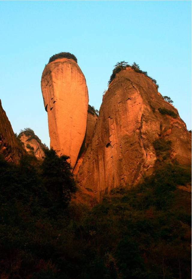 有一种美景叫崀山,完美诠释中国丹霞地貌,鲸鱼闹海惊艳众人