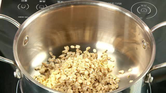 牛奶燕麦粥怎么做好吃 微波炉燕麦粥做法大全