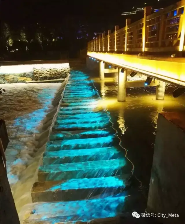 这个百车河景观亮化工程,完美呈现了水系的艺术效果