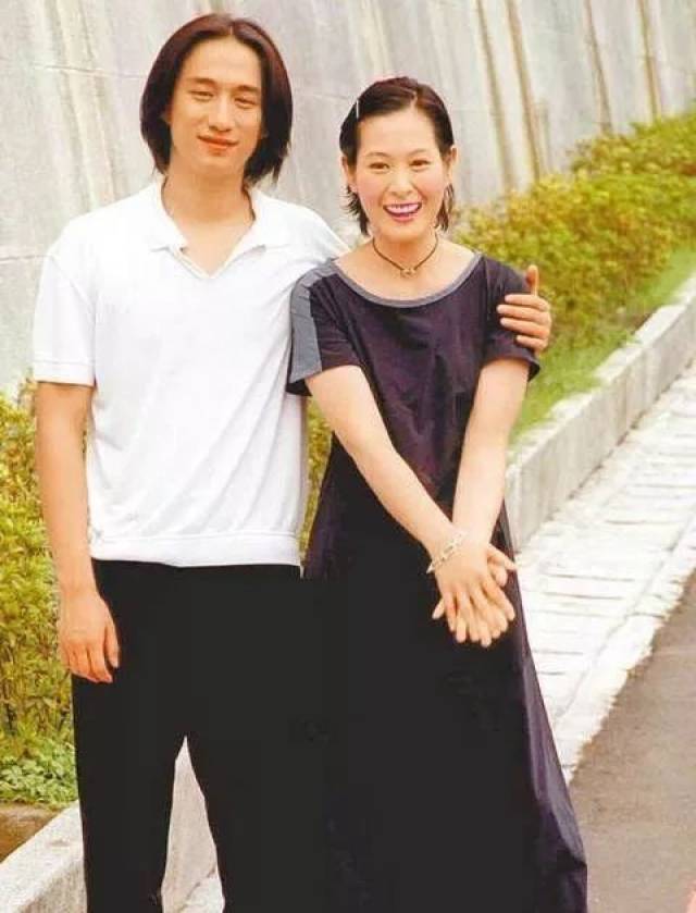 15年!41岁结婚和丈夫分房居7年,竟还跟黄磊萌