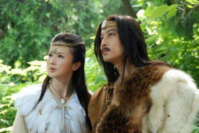 在随后的发展中,女娲作为一个女性至高神不被封建社会认可,自然一直被