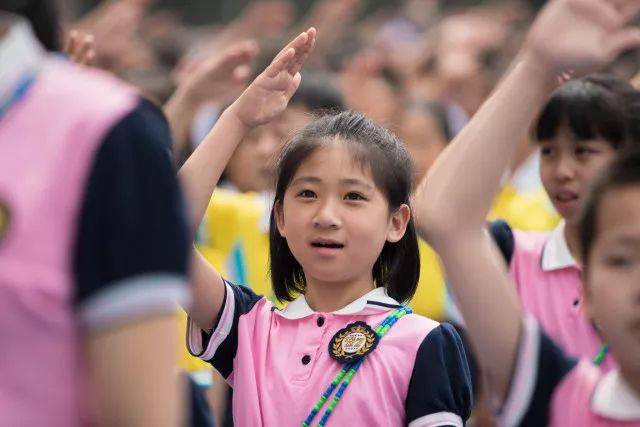 厉害了!宝安这所学校2600余师生齐跳绳操,比挑