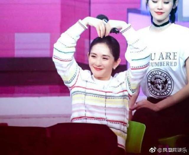 谢娜回归《快本》!路透照脸和脖子胖了好几圈,头发直接秃了一块