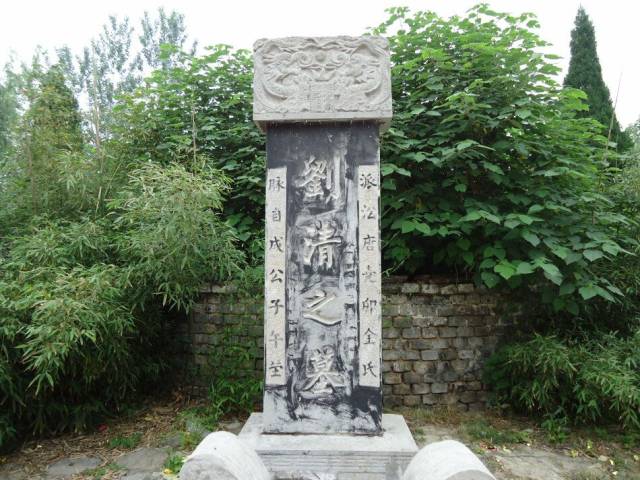 刘邦祖陵园就在丰城西北12里的金刘寨村,这里有其曾祖父刘清的墓,史称