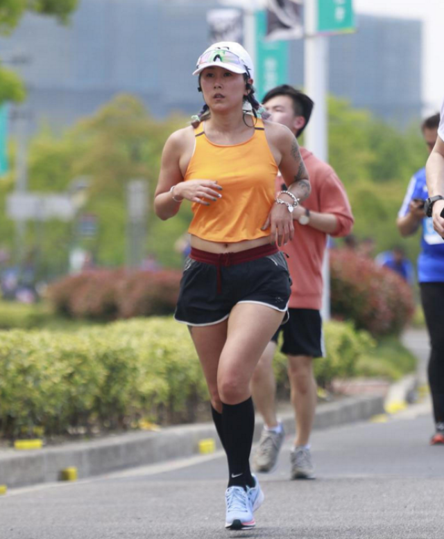 2018上海半程马拉松:一大波的跑步美女曝光!
