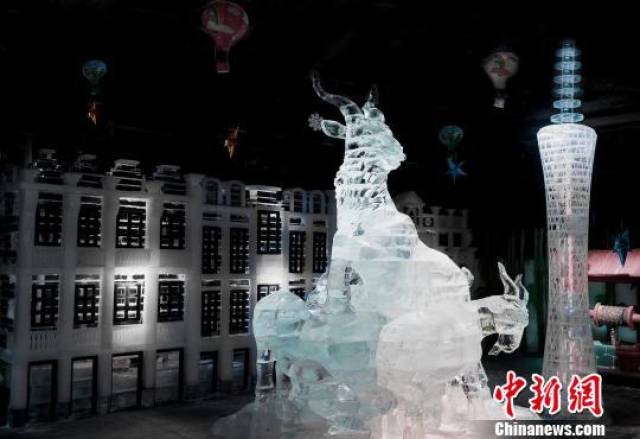 广州文化公园引入冰雪乐园 广州塔冰雕亮相