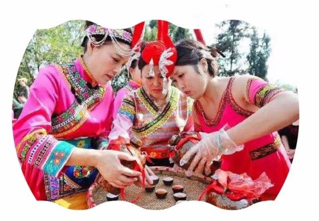 三月三 是 畲族的传统节日,每年在这一节日里举行盛大歌会,并祭祖先