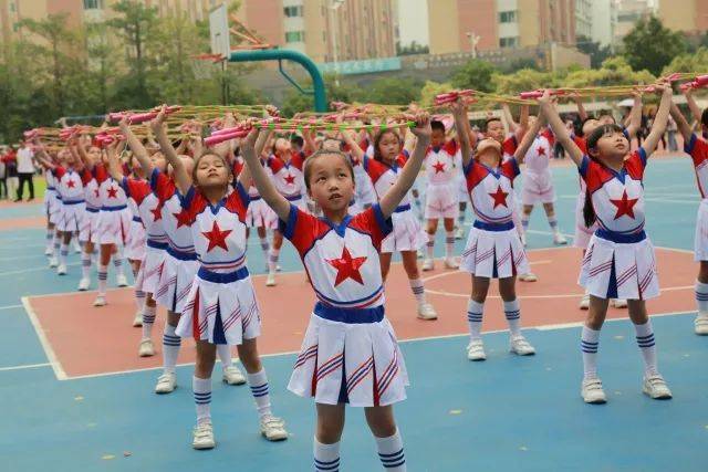 厉害了!宝安这所学校2600余师生齐跳绳操,比挑