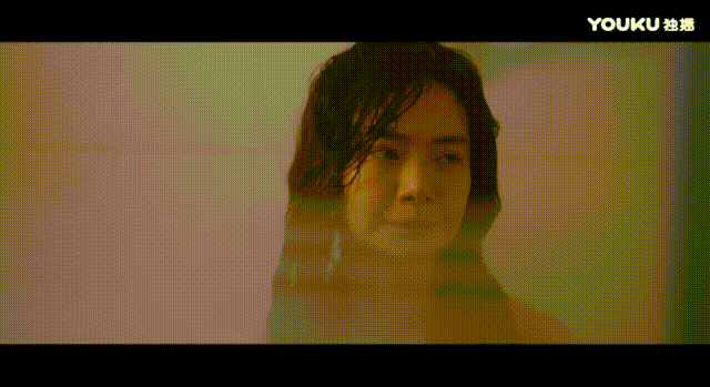 《北京女子图鉴》里面的戚薇素颜出镜,将赤裸裸的现实生活演绎得淋漓
