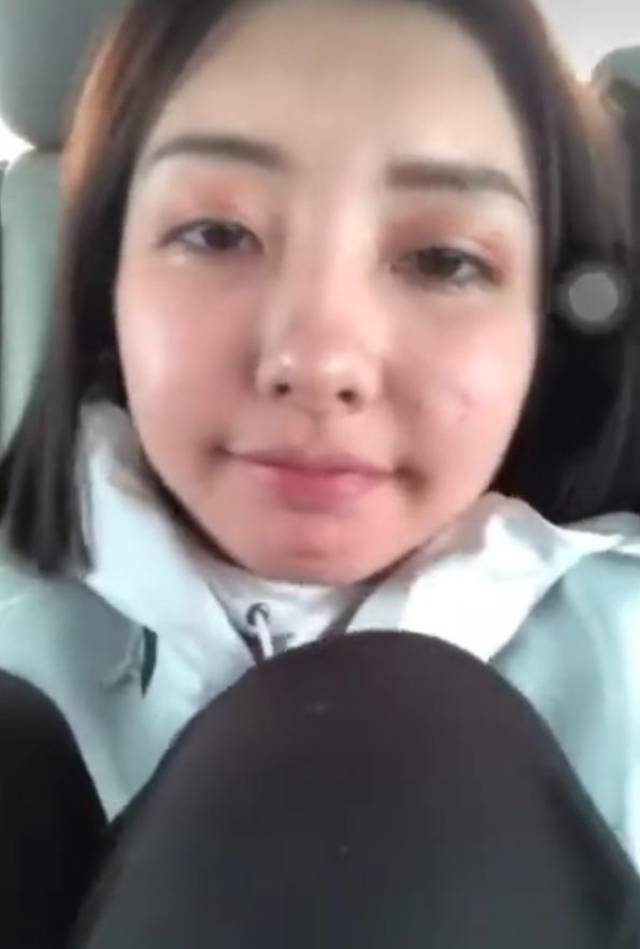 豆得儿自拍脸肿成一个球,她在自黑的路上越走越远了