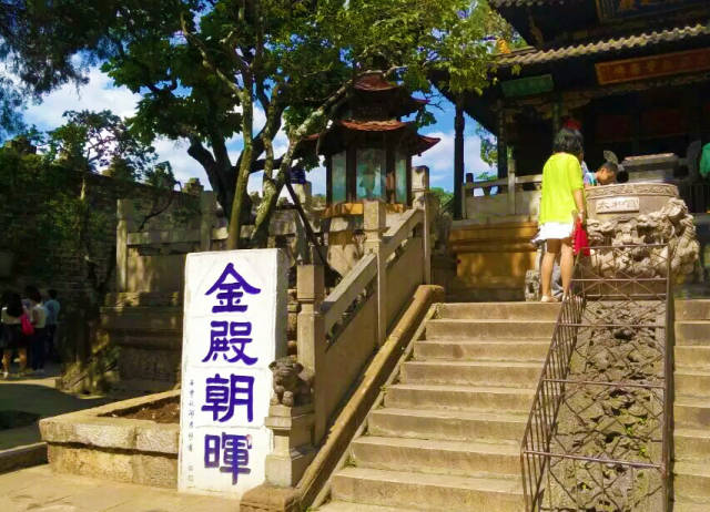 别小瞧昆明的这座金殿,它是我国现存最大的纯铜铸殿!