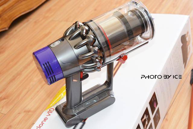 全新换代升级 dyson cyclone v10无绳吸尘器体验分享