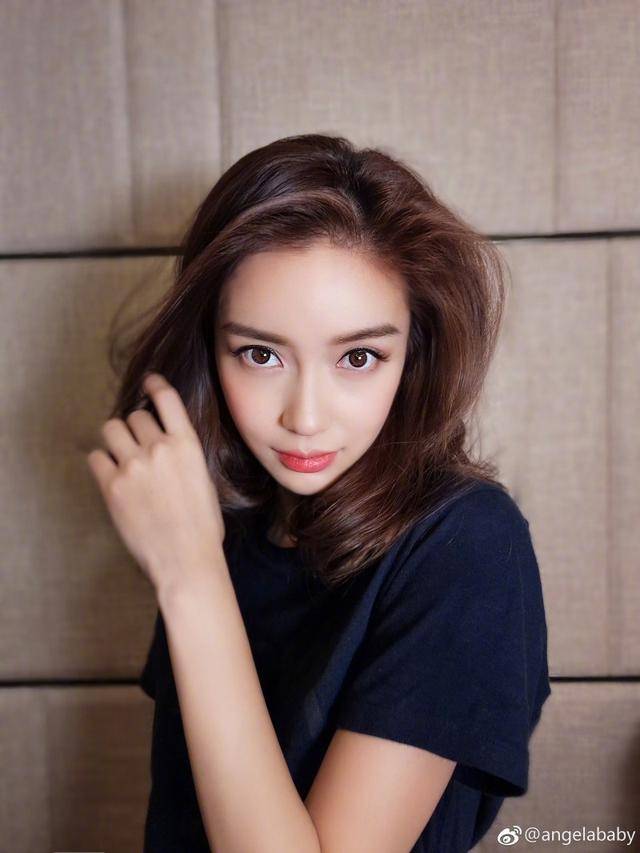 卷发怎么搭配口红 587b1874a7d642549735330cb917888b.jpeg