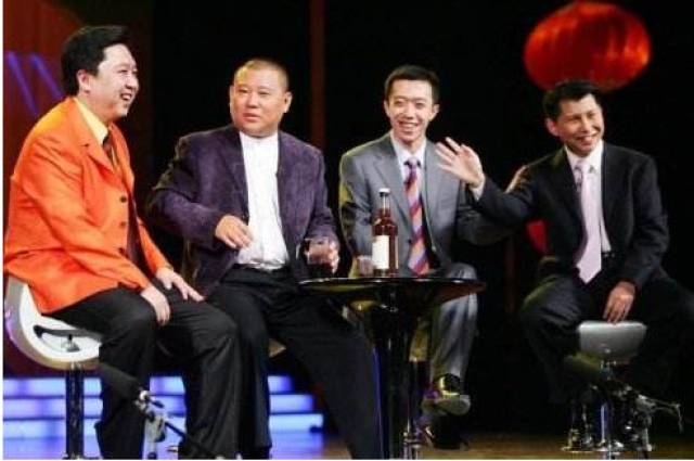 曹云金和大徒弟等纷纷和师父闹掰,郭德纲为何力捧其貌不扬岳云鹏