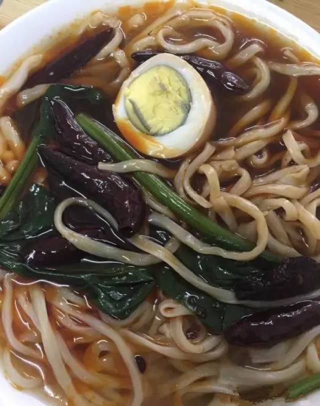 的板面了,强烈推荐套餐五,里面包含,面条,鸡蛋,豆腐扣,鸡肉肠和狮子头