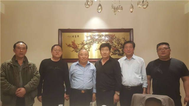 冀东革命史研究会创建人高景岗与唐山市武术家协会原主席董明朗相聚