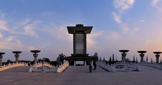 邳州古称邳国,下邳,东徐州1992年撤县建市.