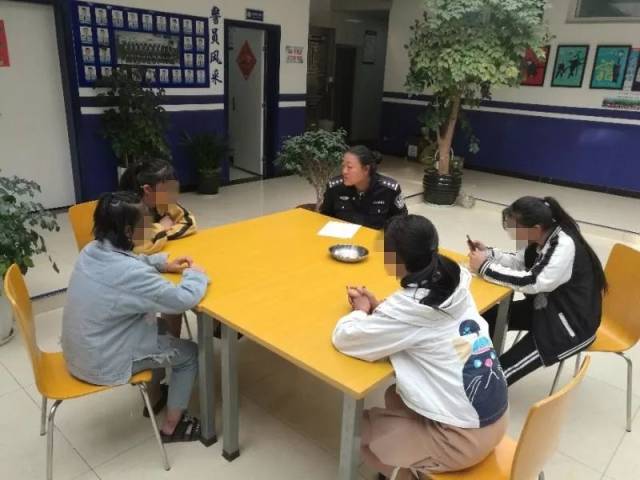 在派出所,赵林焕对4个女孩进行了长达4个小时的教育引导.