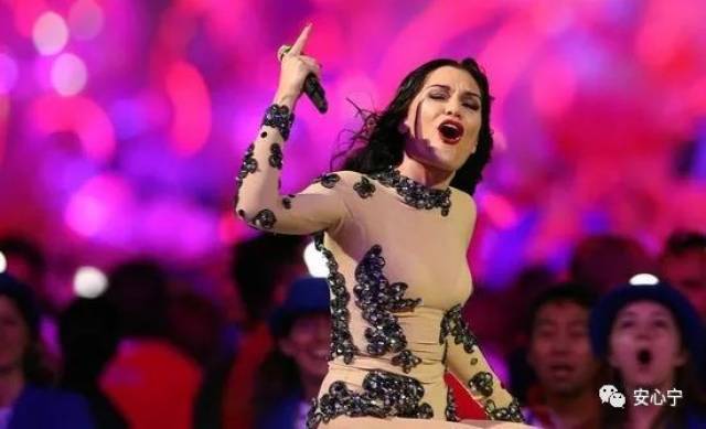 《歌手》首位外籍冠军jessie j, 上帝折断她的翅膀,她