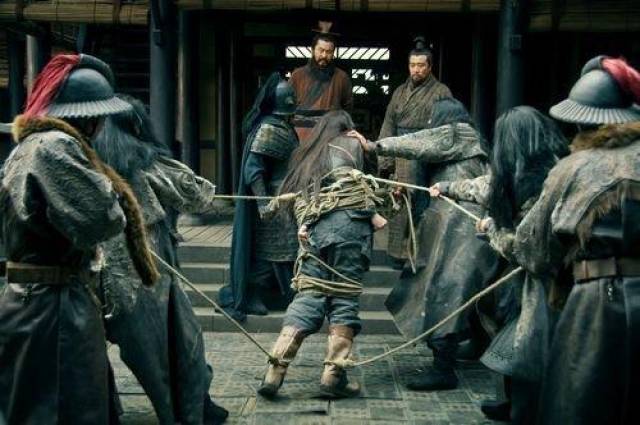 曹操为什么杀了吕布两次,先缢杀,后又枭首?除了泄愤,还有原因
