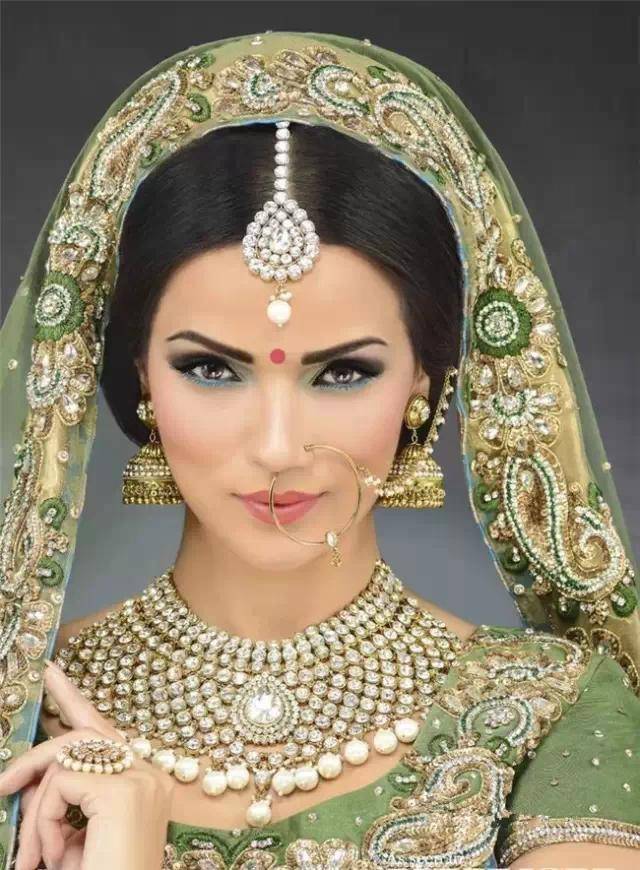 这个国家的女人喜欢鼻子上打洞穿鼻环,戴上脚铃,原来是防范女子越轨!