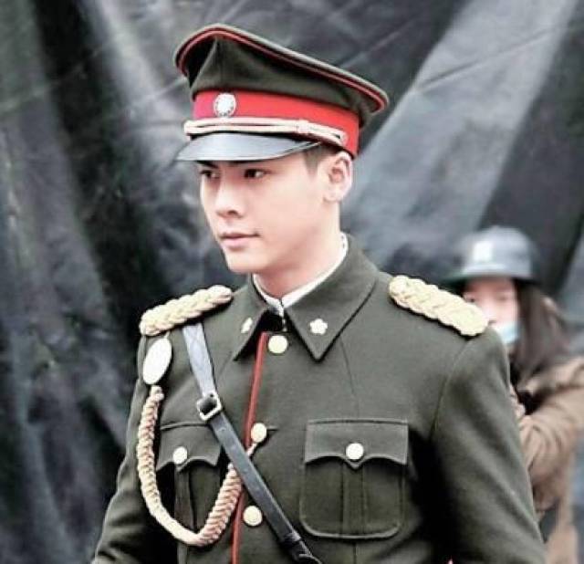 穿军装最上镜的男星,李幼斌霸气,张国荣经典,杨洋一身
