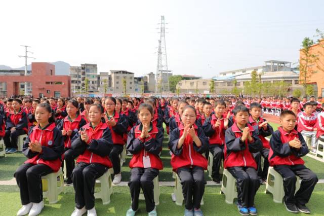 育红小学,雅泉小学,城关中学等一大批教育工程建设如火如荼,绥阳的