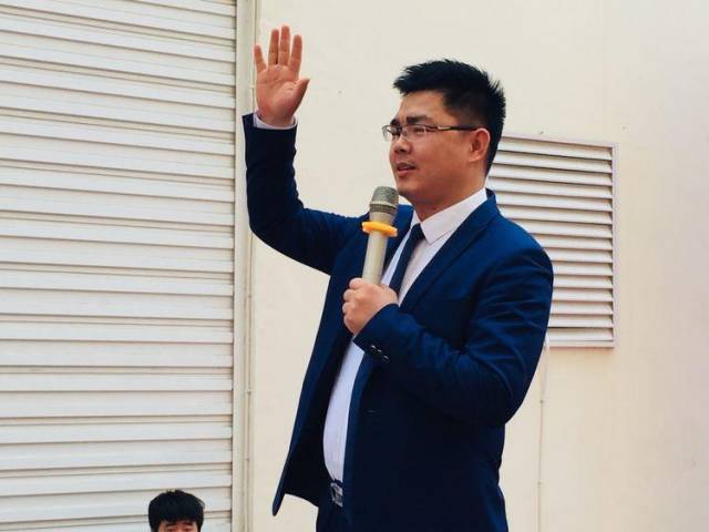 无限元宝网页游戏私服屈文刚为超变态网页游戏大全萤火虫公益协会特殊家庭的孩子授课活动成功举