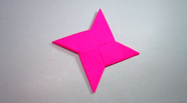 简单易学的飞镖折纸,2张纸2分钟折出漂亮的四角飞镖
