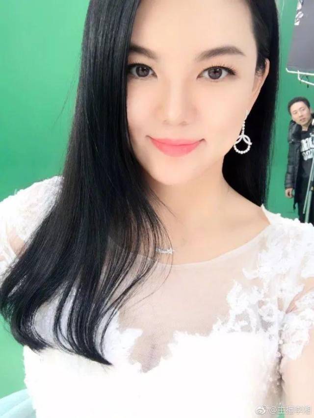 李湘近照瘦了快30斤!v脸小蛮腰都有了,9岁王诗龄瘦的快认不出了