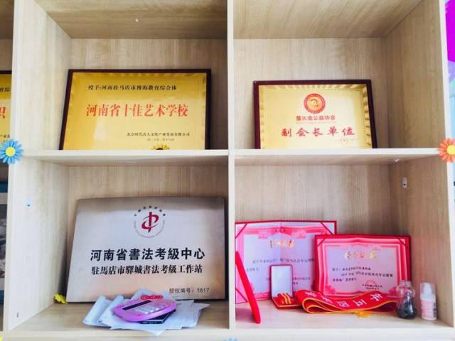 无限元宝网页游戏私服屈文刚为超变态网页游戏大全萤火虫公益协会特殊家庭的孩子授课活动成功举