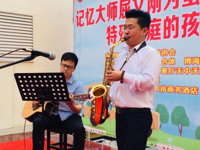 无限元宝网页游戏私服屈文刚为超变态网页游戏大全萤火虫公益协会特殊家庭的孩子授课活动成功举