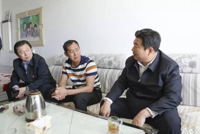 伊金霍洛旗委书记王美斌深入农村牧区调研指导精准脱贫攻坚等工作