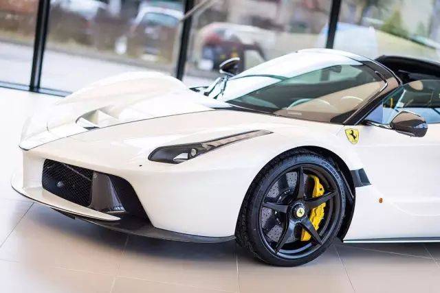 白色法拉利laferrari aperta!