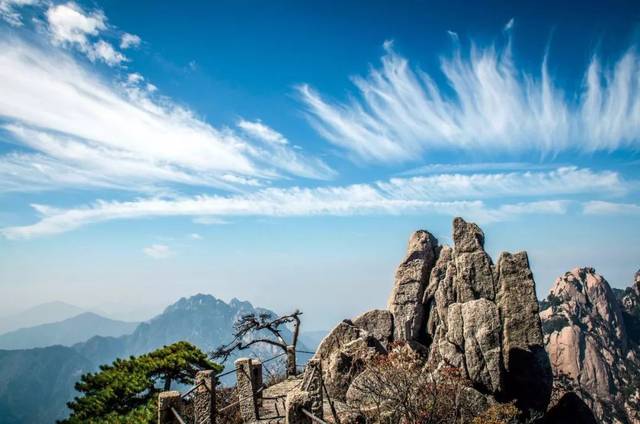 黄山自古就有"五岳归来不看山,黄山归来不看岳"的美誉.