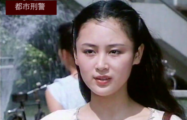 这是陈红在  岁的时候参演的一部电影,拍摄于1990年,名叫《都市刑警》