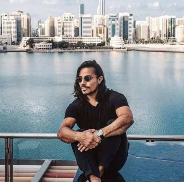 风骚姿势火爆全球,土耳其“撒盐哥”把餐厅“撒”到美国