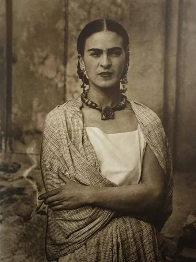 弗里达·卡罗(frida kahlo) ,生于1907年的西班牙,丈夫是西班牙的
