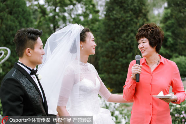 高清:前女排队长惠若琪大婚 元气女神与老公恩爱羡煞旁人_手机搜狐网