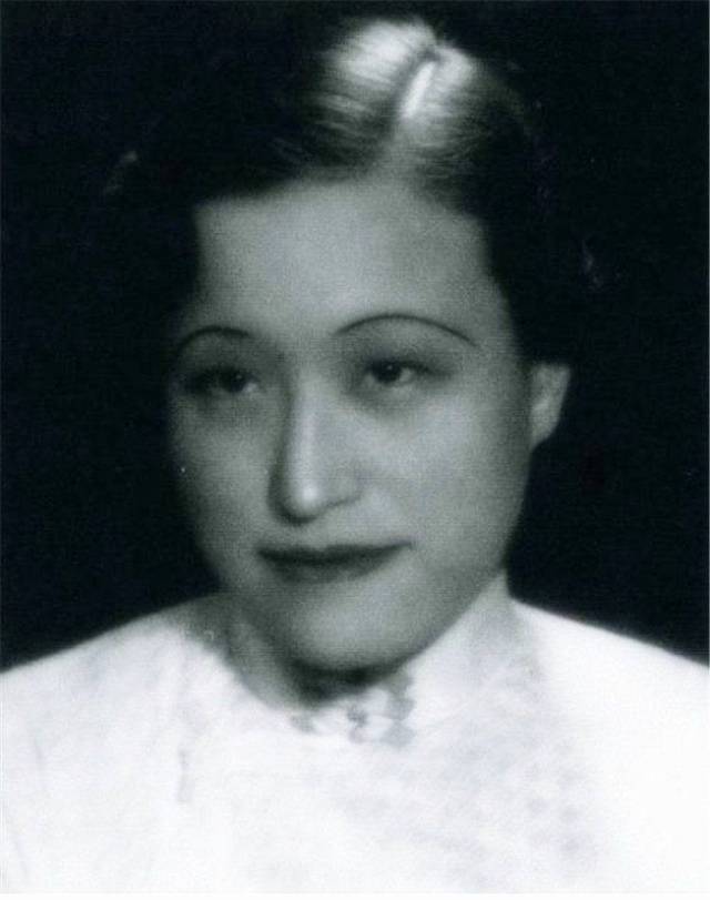 蒋介石情史上的第二个女人是姚冶诚,早年嫁过人,由于丈夫吸食鸦片,她