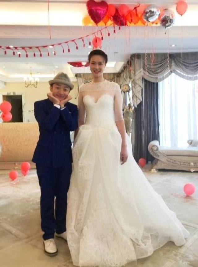 王祖蓝参加前女排名将惠若琪婚礼 最萌!网友:白雪公主