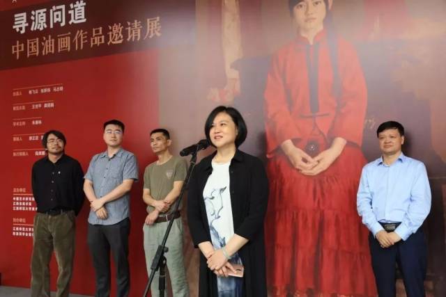 江西省文化厅党组成员,副厅长黄小蓉宣布展览开幕