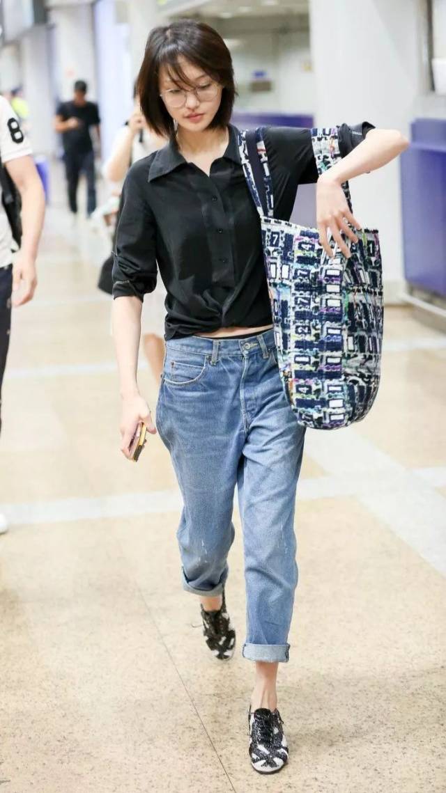 郑爽重回颜值巅峰,凭什么她光穿t恤牛仔裤就能美成小仙女?