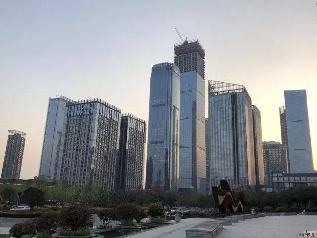 近日现场建筑实景 图片来源:高楼迷