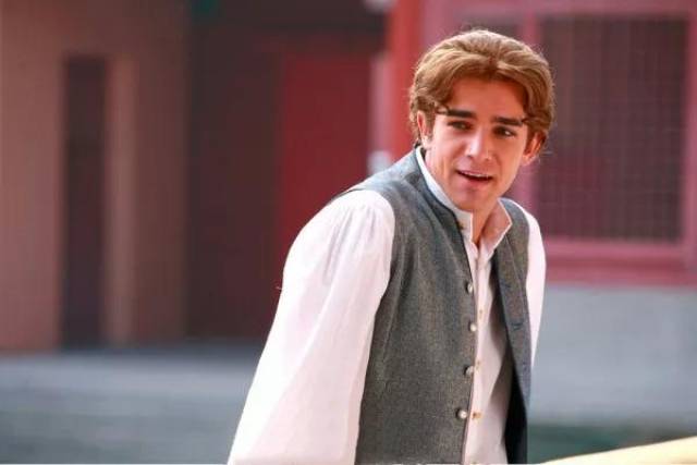 琼瑶为这位美国人改剧本!他拍完还珠又演GV,彪