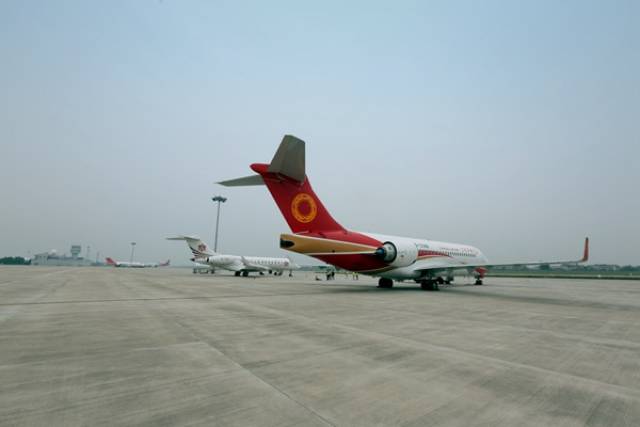 中国商飞向成都航空交付第5架ARJ21飞机