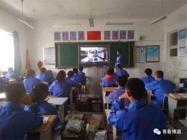 博湖中学开展"三会两制一课"主题团学活动