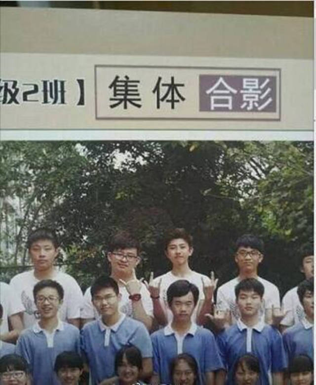 从小帅到大的蔡徐坤一直都如此优秀,中学时期的照片令人眼前一亮