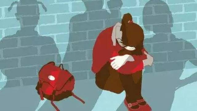 愤怒!山西一中学女生在校被15人暴力狂殴!始终不敢还手.