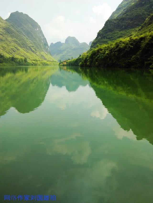 山光水色扑朔迷离,坐船进去如穿梭在梦境里,广西这地方太美啦